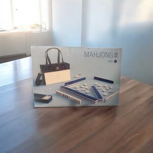 Mahjong Set with Black and Cream Case